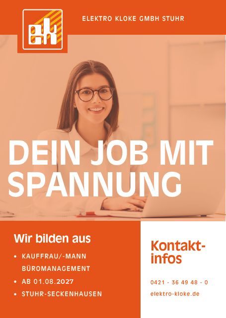 Junge Frau am Laptop in Ausbildung zur Kauffrau Büromanagement